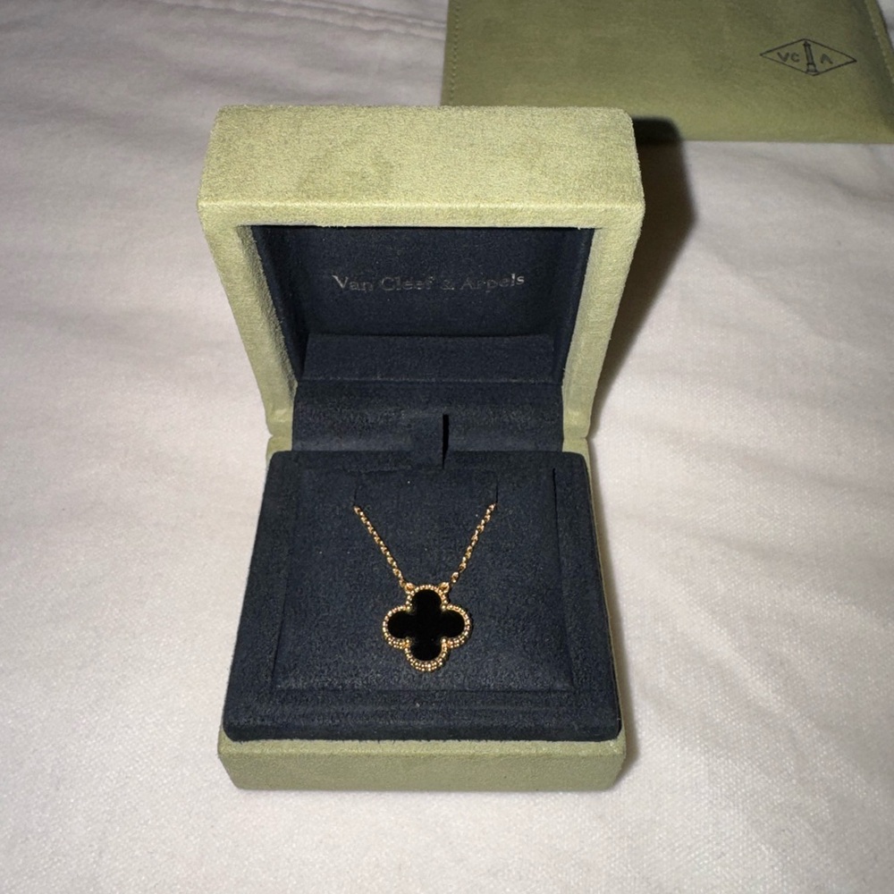 Van Cleef & Arpels Gold and Onyx Vintage Alhambra  Necklace